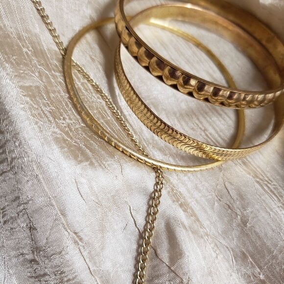 Matching necklace, earring, bracelet set - Picture 4 of 8